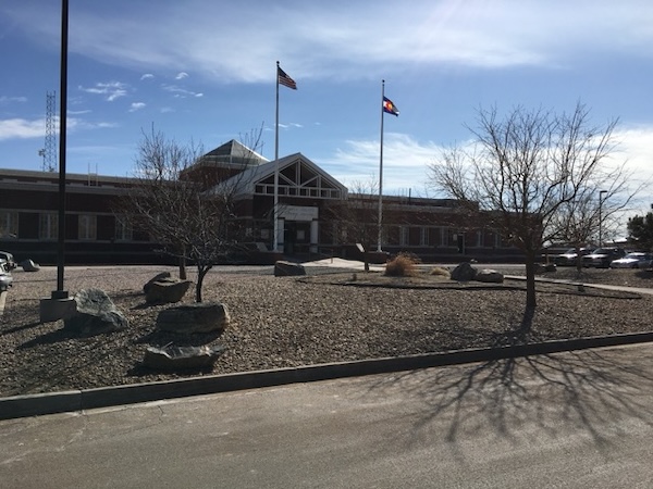 Front entrance of Morgan County Courthouse in Fort Morgan, Colorado, where DUI and criminal cases are handled.